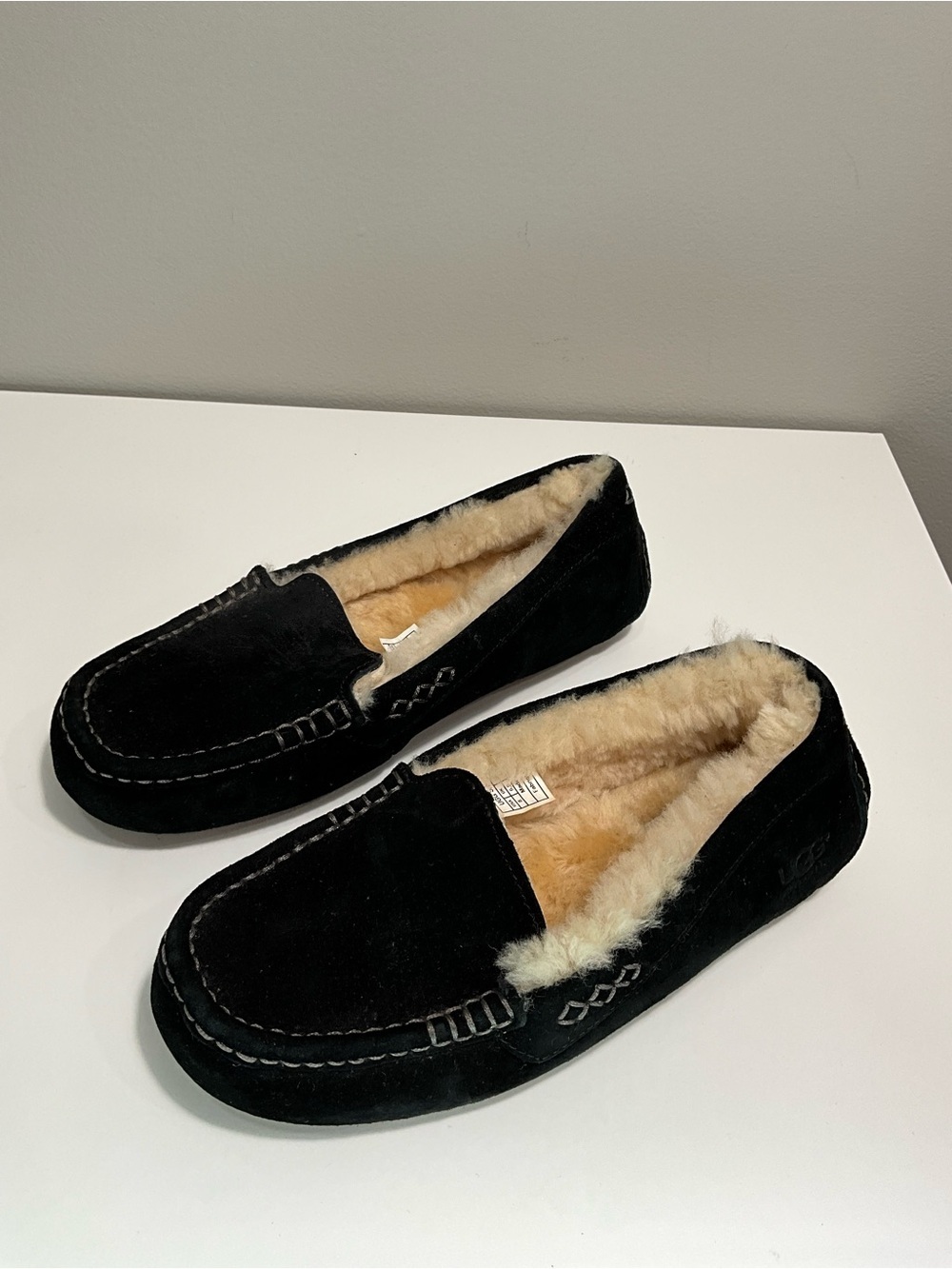 UGG Ansley Black Suede Shearling Lined Slip On Slippers Loafers Size 8